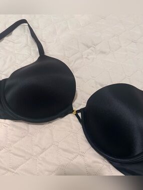Victoria’s Secret Black push up bra with gold hardware